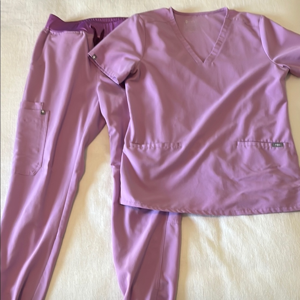 Figs dusk/lavender scrub set